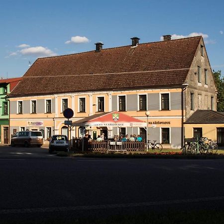 Appartement Restaurace Na Krizovatce à Božanov Extérieur photo