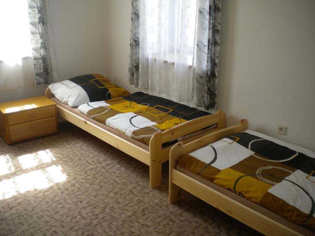 Appartement Restaurace Na Krizovatce à Božanov Chambre photo